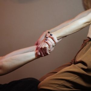 Tajskie Mai Thai – tradycyjny masaż tajski łączący techniki ucisku, rozciągania i akupresury dla pełnej regeneracji.